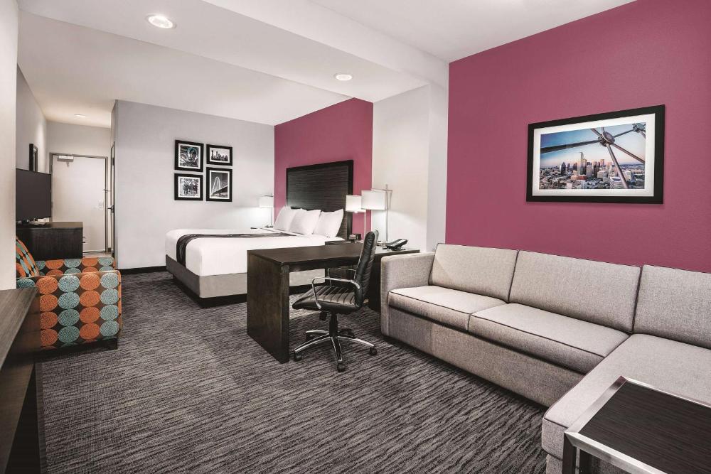 King Studio Suite - Non Smoking interior